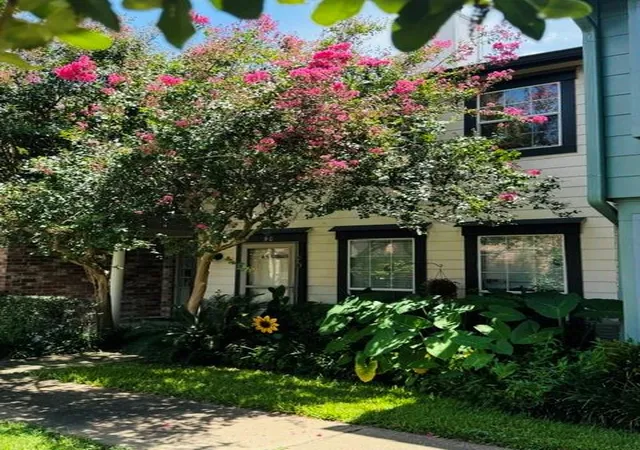 Photo 4 of Townhouse for sale at 5800 Lumberdale Rd #90, Houston, TX 77092 | MLS# 33095749 | Listing updated on 2026-09-10