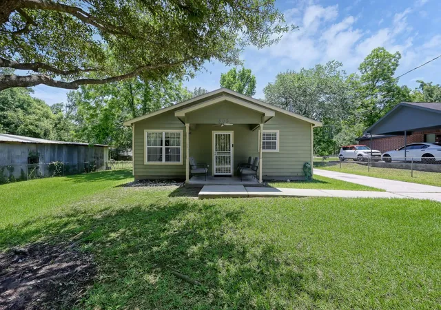 2nd image of 805 Webb St, Conroe, TX 77301 | MLS# 23793924