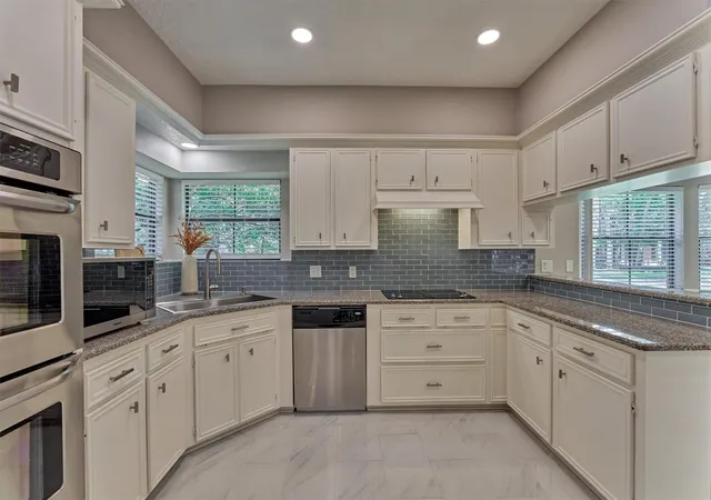 Photo 3 of Single family home for sale at 9 Southfork Pines Ct, Spring, TX 77381 | MLS# 4626689 | Listing updated on 2026-09-07