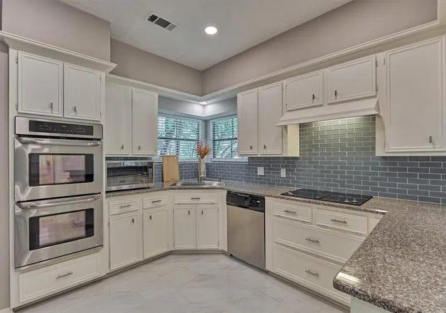 Photo 4 of Single family home for sale at 9 Southfork Pines Ct, Spring, TX 77381 | MLS# 4626689 | Listing updated on 2026-09-07