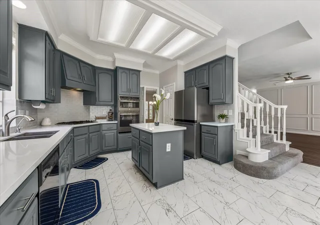 Photo 3 of Sale Pending at 11818 Orchard Mountain Dr, Houston, TX 77059 | MLS# 72084870 | Listing updated on 2026-08-14