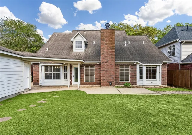 Photo 4 of Sale Pending at 11818 Orchard Mountain Dr, Houston, TX 77059 | MLS# 72084870 | Listing updated on 2026-08-14