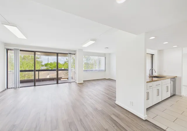 Homes for sale in Houston, TX | 49 Briar Hollow Ln #304, Houston, TX 77027 | MLS# 61093577