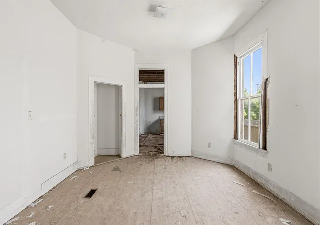 Photo 3 of Single family home for sale at 1109 29th Street, Galveston, TX 77550 | MLS# 92795551 | Listing updated on 2026-06-12