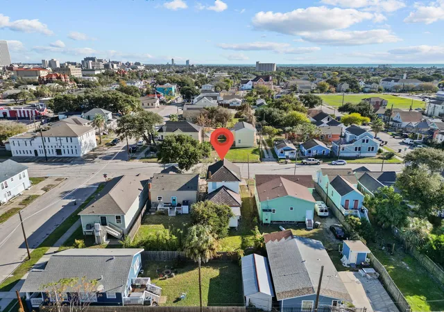 Photo 3 of Single family home for sale at 1109 29th Street, Galveston, TX 77550 | MLS# 92795551 | Listing updated on 2026-06-12