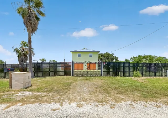 Homes for sale in Palacios, TX | 228 Speckled Trout Loop, Palacios, TX 77465 | MLS# 67172491