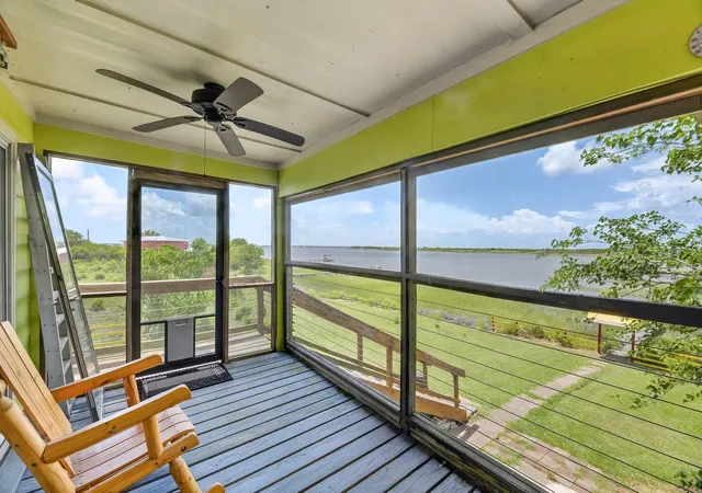 Homes for sale in Palacios, TX | 228 Speckled Trout Loop, Palacios, TX 77465 | MLS# 67172491