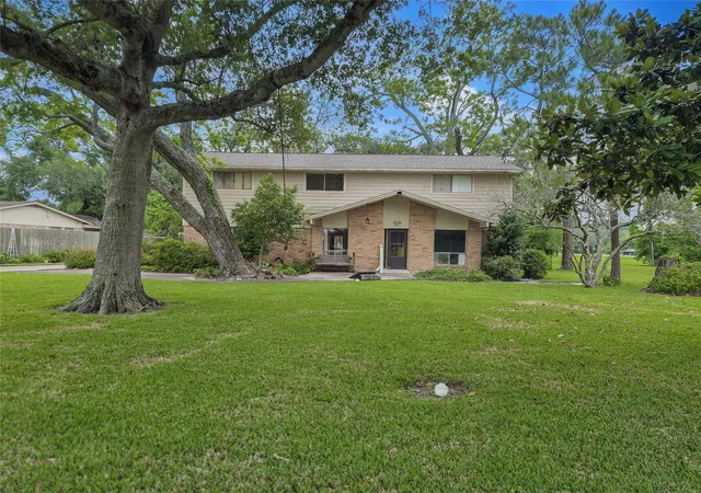 Homes for sale in Lake Jackson, TX | 102 Post Oak, Lake Jackson, TX 77566 | MLS# 55008275