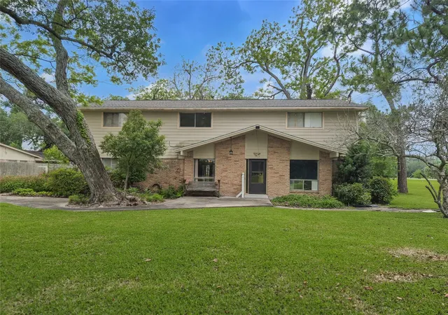 Homes for sale in Lake Jackson, TX | 102 Post Oak, Lake Jackson, TX 77566 | MLS# 55008275