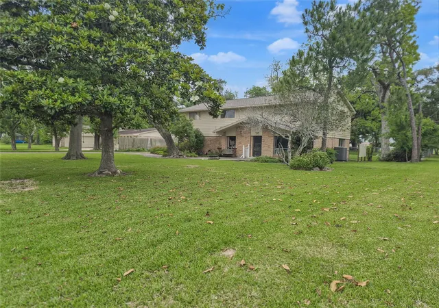 Homes for sale in Lake Jackson, TX | 102 Post Oak, Lake Jackson, TX 77566 | MLS# 55008275