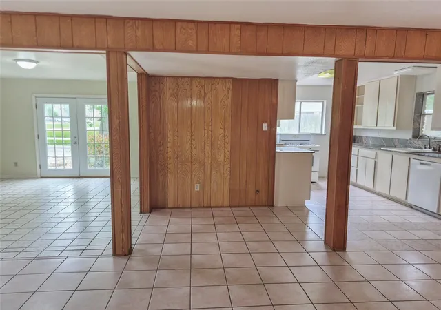 4th image of 102 Post Oak, Lake Jackson, TX 77566 | MLS# 55008275