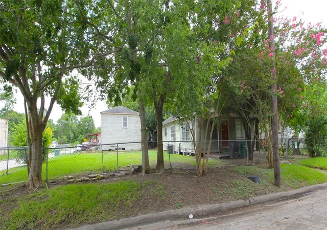 Photo 2 of Single family home for sale at 5352 Bell St, Houston, TX 77023 | MLS# 91022964 | Listing updated on 2026-07-16