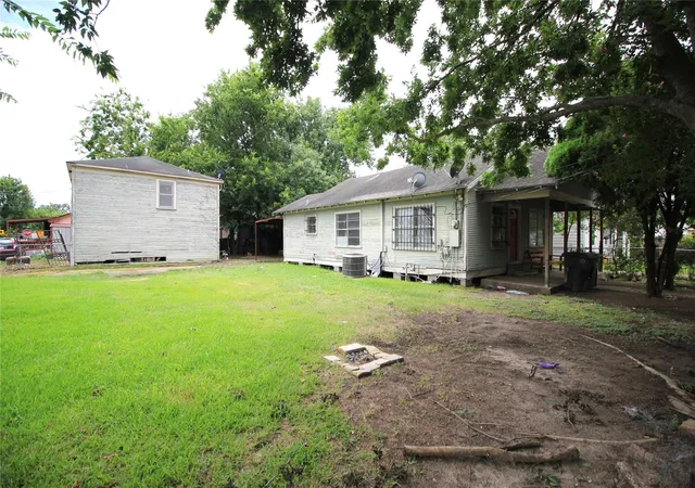 Photo 3 of Single family home for sale at 5352 Bell St, Houston, TX 77023 | MLS# 91022964 | Listing updated on 2026-07-16