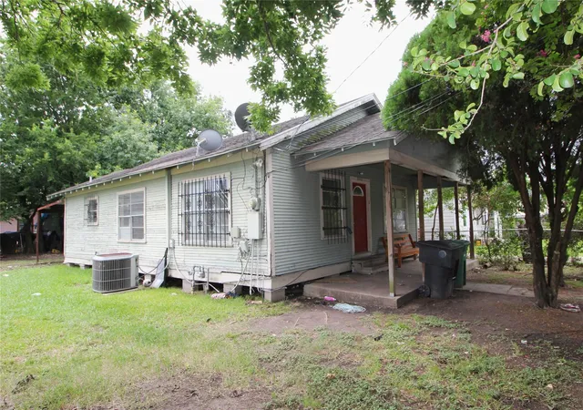 Photo 3 of Single family home for sale at 5352 Bell St, Houston, TX 77023 | MLS# 91022964 | Listing updated on 2026-07-16