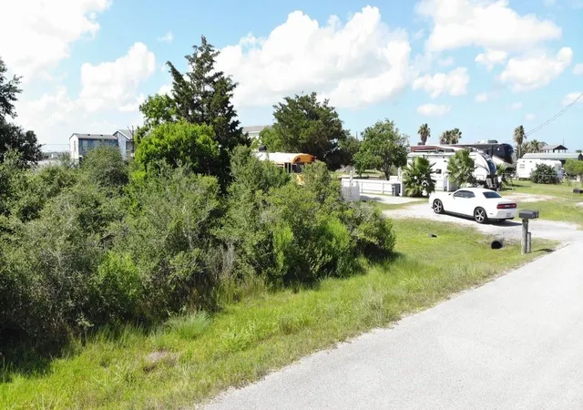 27th image of O Schlitz, Hitchcock, TX 77563 | MLS# 64038181