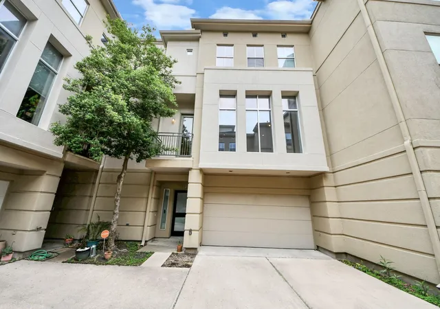 2nd image of 1112 Columbus St #B, Houston, TX 77019 | MLS# 73037797