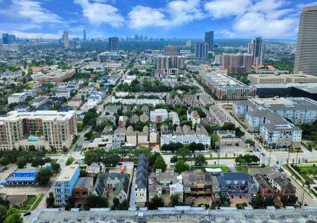 34th image of 1112 Columbus St #B, Houston, TX 77019 | MLS# 73037797