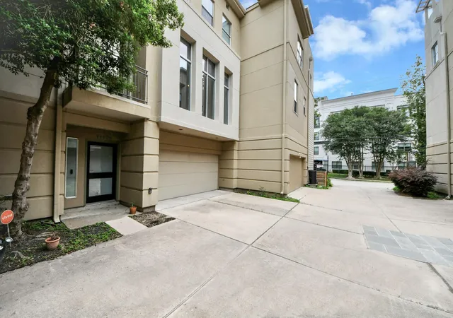 4th image of 1112 Columbus St #B, Houston, TX 77019 | MLS# 73037797