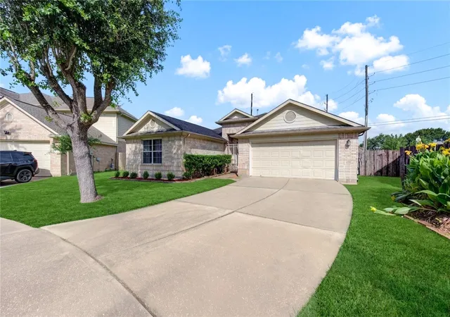 Homes for sale in Stafford, TX | 702 Hollyhock Dr, Stafford, TX 77477 | MLS# 30847666