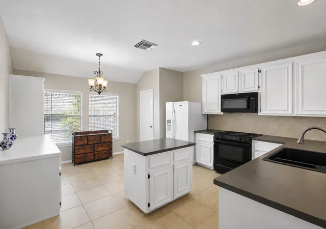 Photo 2 of Sale Pending at 2910 Laguna Shrs Ln, League City, TX 77573 | MLS# 38970678 | Listing updated on 2026-09-16