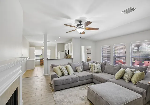 Photo 3 of Sale Pending at 2910 Laguna Shrs Ln, League City, TX 77573 | MLS# 38970678 | Listing updated on 2026-09-16