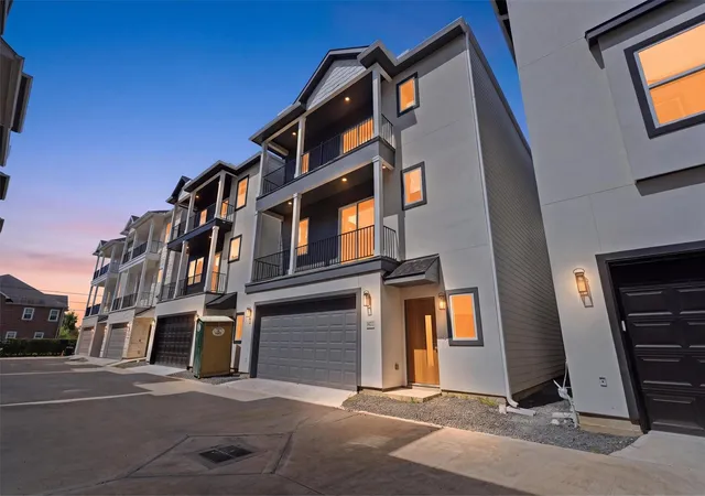 1st image of 1422 W 34th 1/2 St, Houston, TX 77018 | MLS# 11310007
