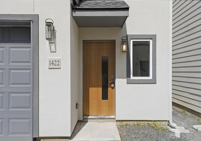 2nd image of 1422 W 34th 1/2 St, Houston, TX 77018 | MLS# 11310007