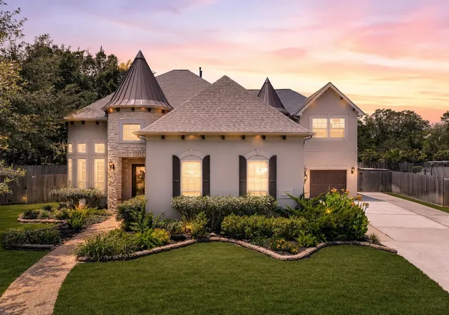 1st image of 2304 Halls Creek Ct, Friendswood, TX 77546 | MLS# 76150924