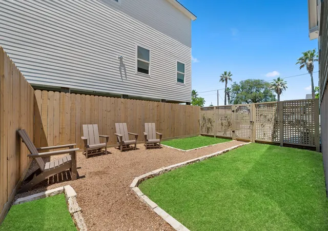 21st image of 1123 32nd St, Galveston, TX 77550 | MLS# 49176175