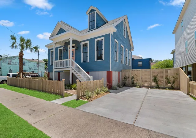 2nd image of 1123 32nd St, Galveston, TX 77550 | MLS# 49176175