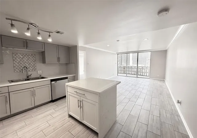 Photo 2 of Condo for sale at 2016 Main St #915, Houston, TX 77002 | MLS# 77854865 | Listing updated on 2026-04-24