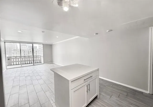 Photo 3 of Condo for sale at 2016 Main St #915, Houston, TX 77002 | MLS# 77854865 | Listing updated on 2026-04-24
