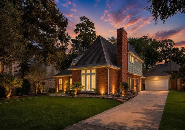 Photo 3 of Single family home for sale at 5522 Sycamore Crk Dr, Kingwood, TX 77345 | MLS# 76480365 | Listing updated on 2026-09-17