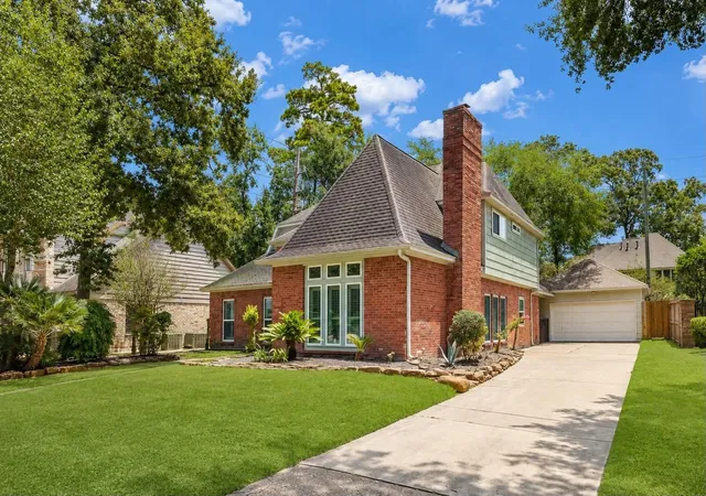 Photo 3 of Single family home for sale at 5522 Sycamore Crk Dr, Kingwood, TX 77345 | MLS# 76480365 | Listing updated on 2026-09-17