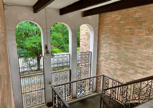 1st image of 2516 Commonwealth St #102, Houston, TX 77006 | MLS# 71582364