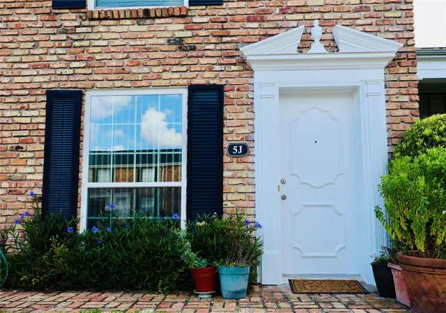 2nd image of 2201 Fountain View Dr #5J, Houston, TX 77057 | MLS# 60065315