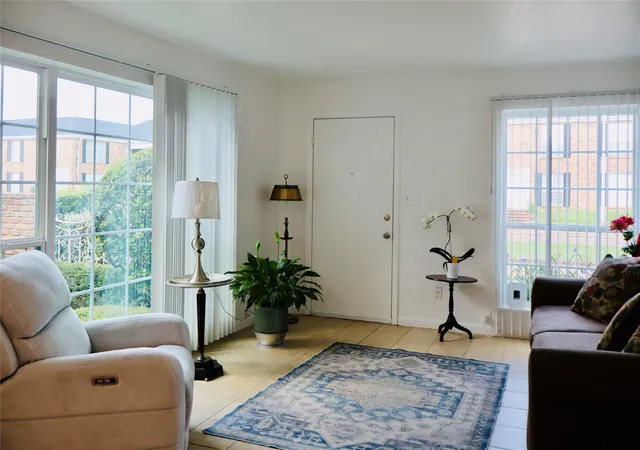 4th image of 2201 Fountain View Dr #5J, Houston, TX 77057 | MLS# 60065315