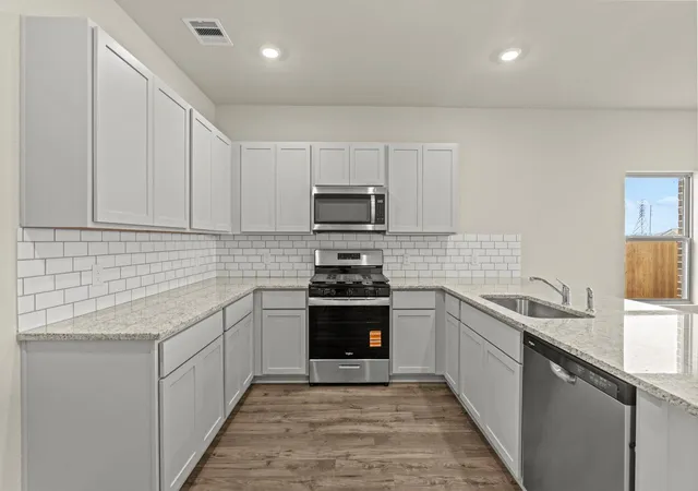 Photo 4 of Single family home for sale at 2018 Starlight St, Angleton, TX 77515 | MLS# 44328111 | Listing updated on 2026-09-18