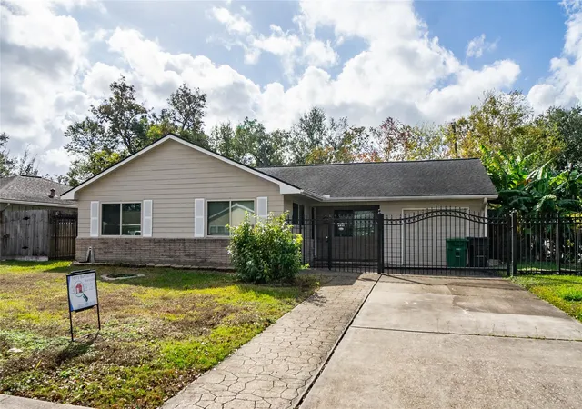 Photo 1 of Single family home for sale at 4833 Hummingbird St, Houston, TX 77035 | MLS# 73145152 | Listing updated on 2026-09-15