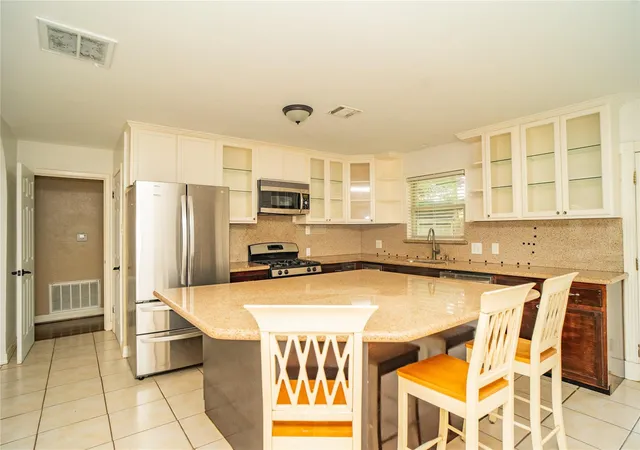 Photo 2 of Single family home for sale at 4833 Hummingbird St, Houston, TX 77035 | MLS# 73145152 | Listing updated on 2026-09-15