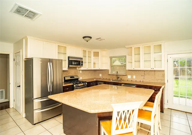 Photo 3 of Single family home for sale at 4833 Hummingbird St, Houston, TX 77035 | MLS# 73145152 | Listing updated on 2026-09-15