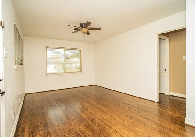 Photo 3 of Single family home for sale at 4833 Hummingbird St, Houston, TX 77035 | MLS# 73145152 | Listing updated on 2026-09-15