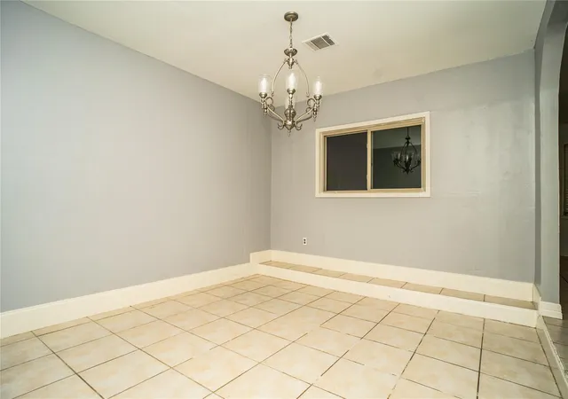 Photo 4 of Single family home for sale at 4833 Hummingbird St, Houston, TX 77035 | MLS# 73145152 | Listing updated on 2026-09-15