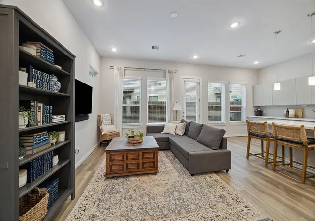 Photo 2 of Single family home for sale at 606 Thornton Rd #D, Houston, TX 77018 | MLS# 40613293 | Listing updated on 2026-08-30