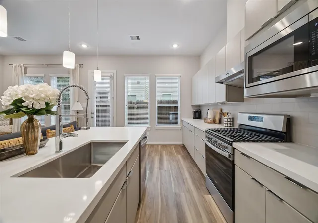 Photo 4 of Single family home for sale at 606 Thornton Rd #D, Houston, TX 77018 | MLS# 40613293 | Listing updated on 2026-08-30