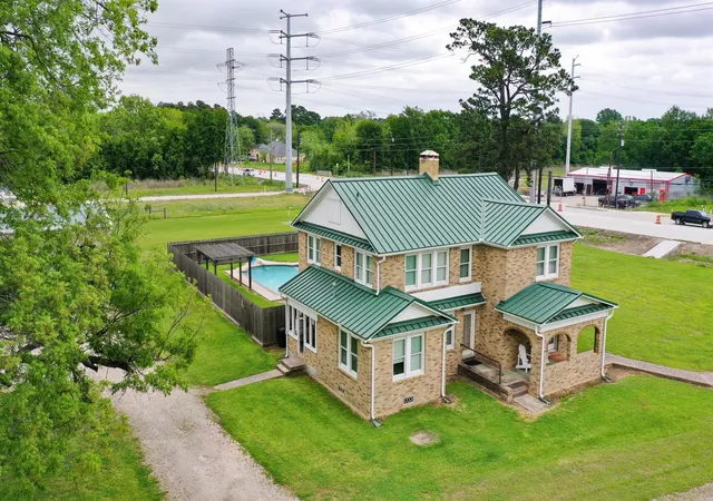 3rd image of 2222 N Main St, Highlands, TX 77562 | MLS# 26595946