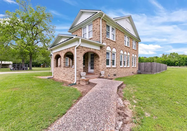 4th image of 2222 N Main St, Highlands, TX 77562 | MLS# 26595946