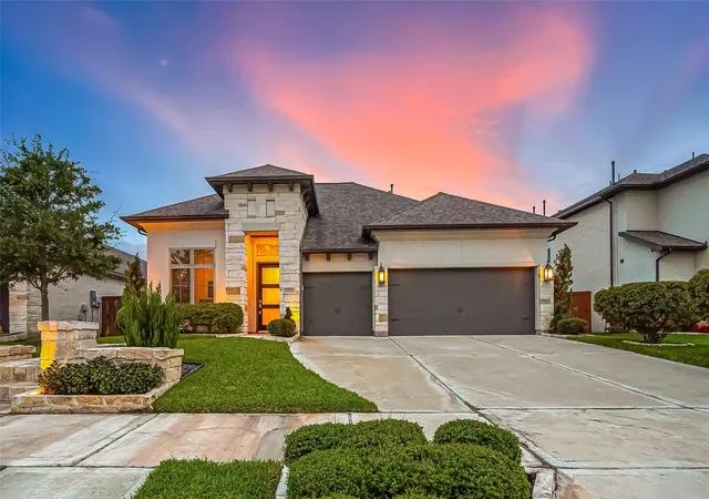 Photo 1 of Sale Pending at 9426 Orchard Trl, Missouri City, TX 77459 | MLS# 60076517 | Listing updated on 2026-09-21