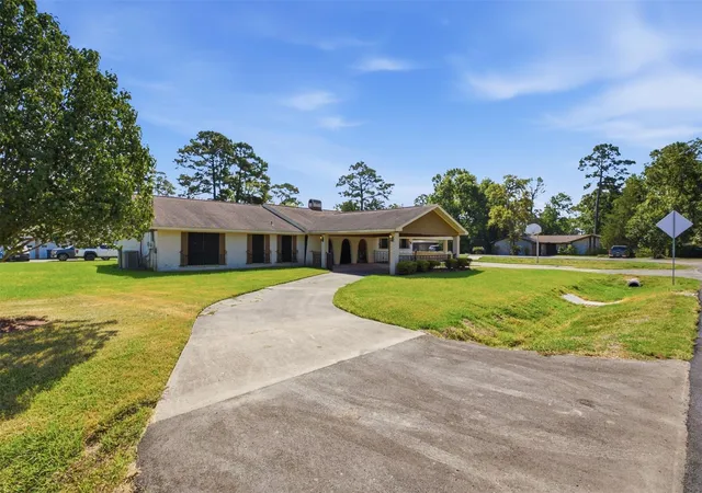 2nd image of 5902 Mccullough St, Baytown, TX 77521 | MLS# 56362722