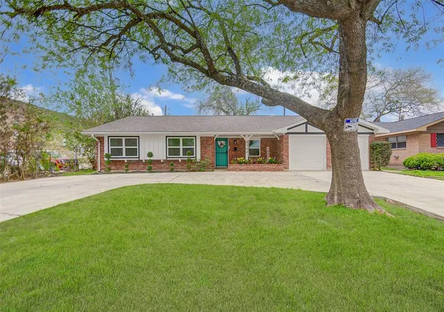 Homes for sale in Houston, TX | 8706 Glen Valley Dr, Houston, TX 77061 | MLS# 66594255